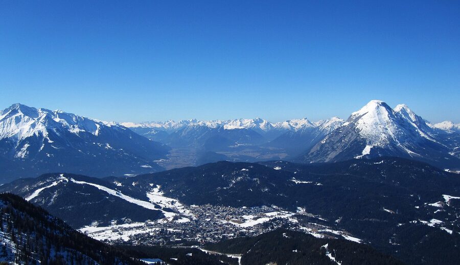 Blick über das Sonnenplateau Mieming und das Inntal